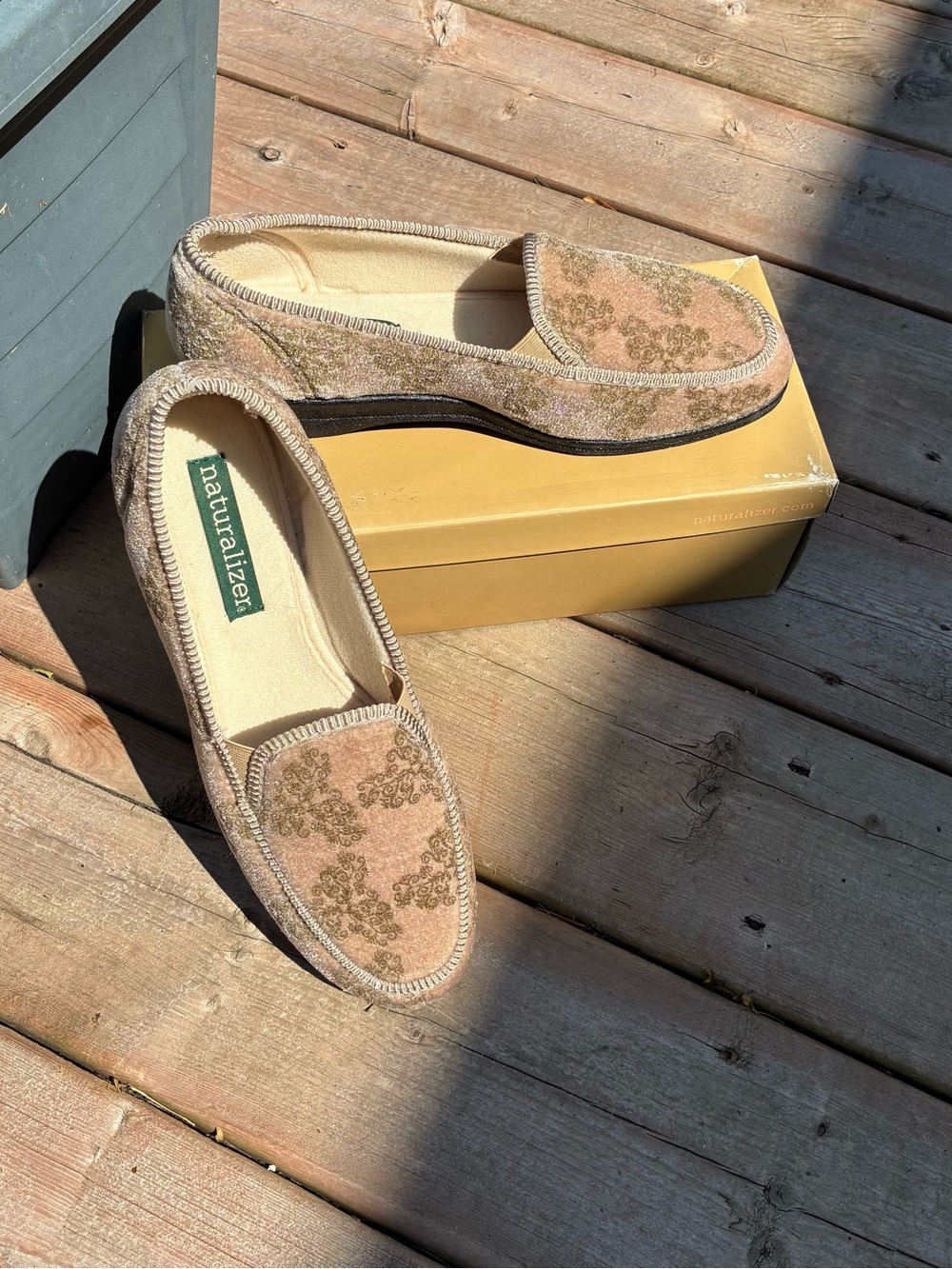 Naturalizer Women's Tan Patterned Slip-On Valour Loafers